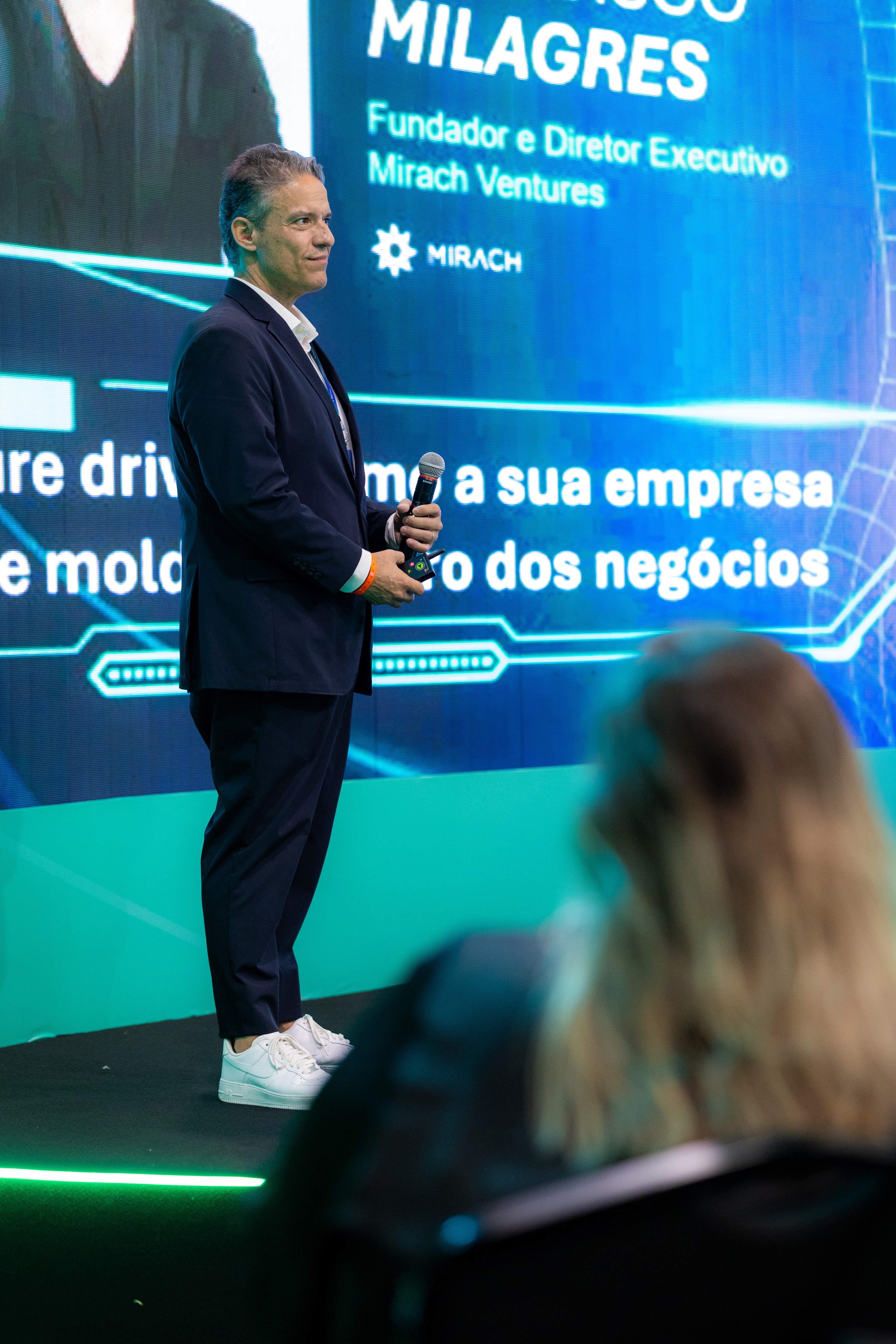 Francisco Milagres palestrando sobre IA e Organizações Exponenciais